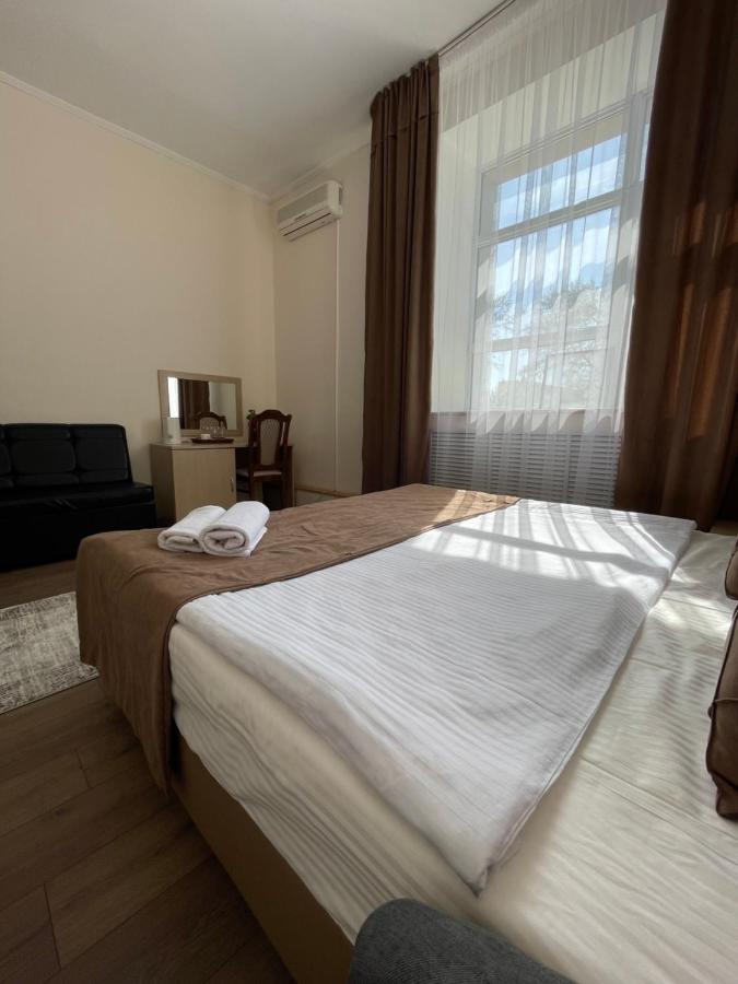 Belon Land Hotell Astana Exteriör bild